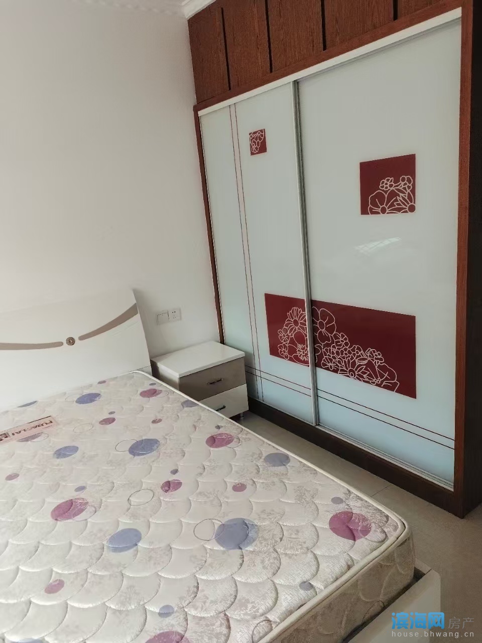 世锦花园，楼梯3楼，3房2厅1卫，1300/月，靠近学府壹号，坎北小学，铂悦府