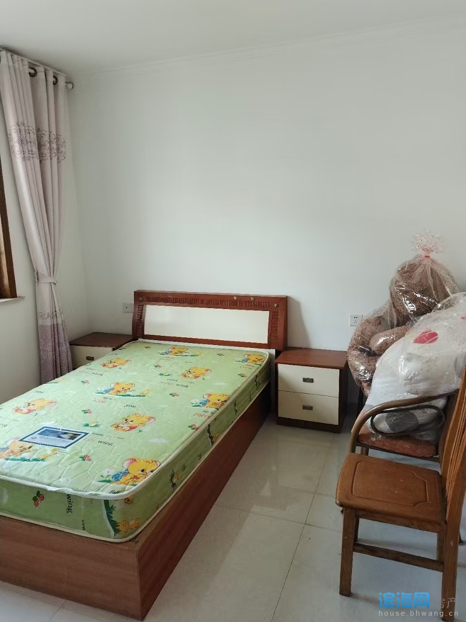 世锦花园，楼梯3楼，3房2厅1卫，1300/月，靠近学府壹号，坎北小学，铂悦府