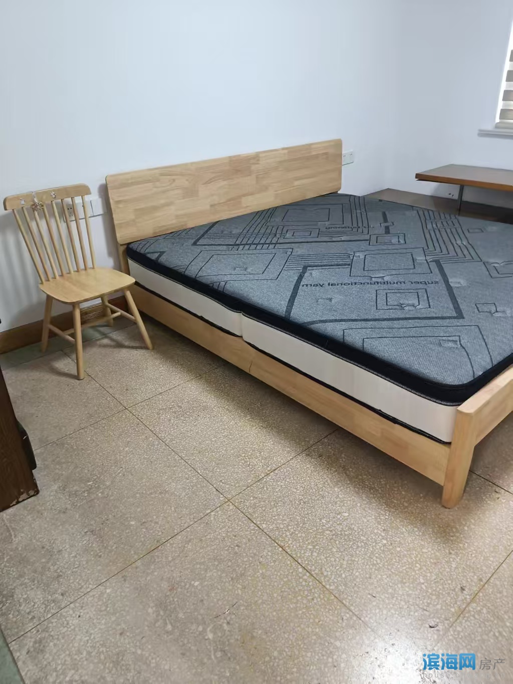 县医院家属区，4楼，两房两厅一卫加个书房，1200/月，可短租短付，价格另议