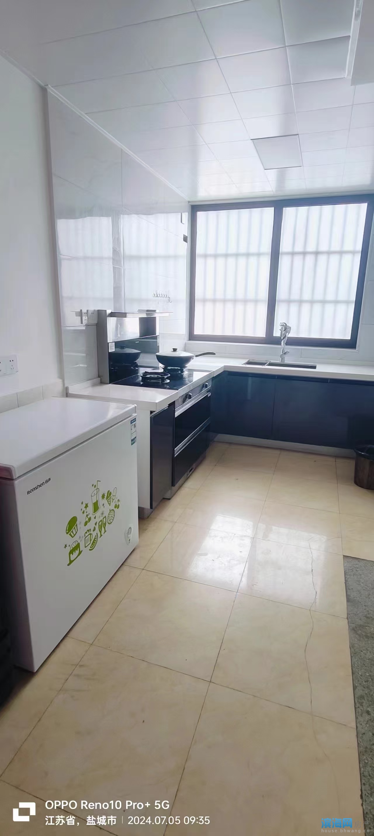 县医院家属区，楼梯四楼，两房两厅一卫，加书房，1000/月，可短租短付