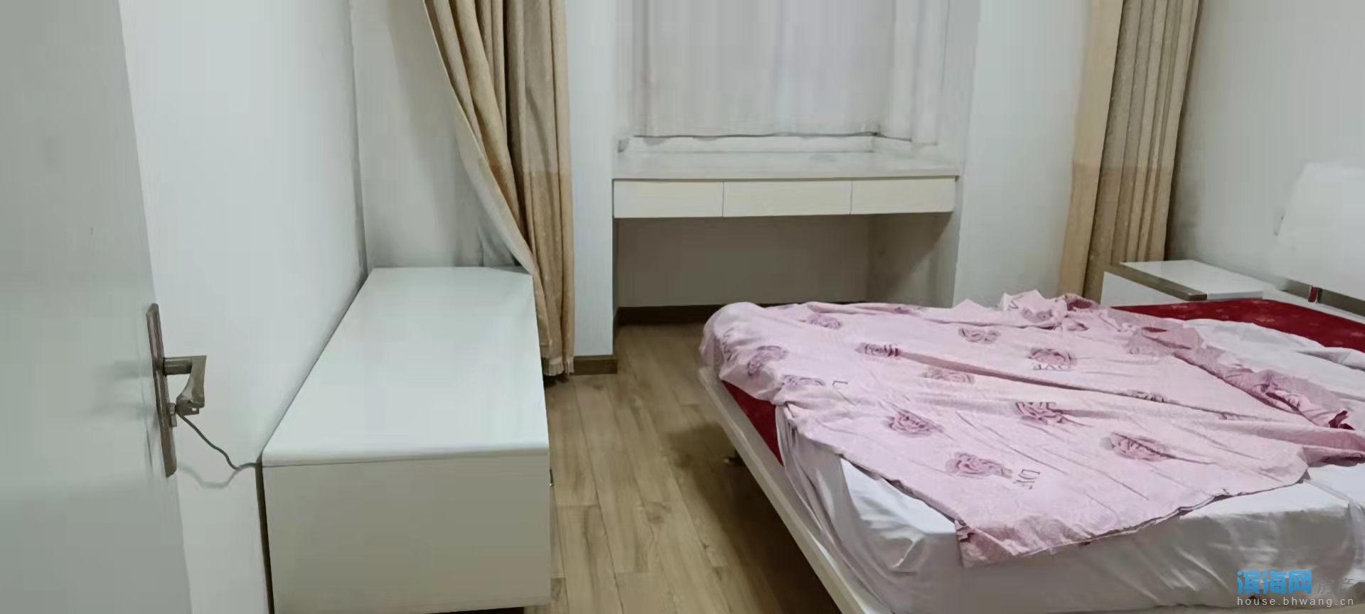 出租 碧水绿都 架空一楼 3室2厅1卫 有车库，可以短租。