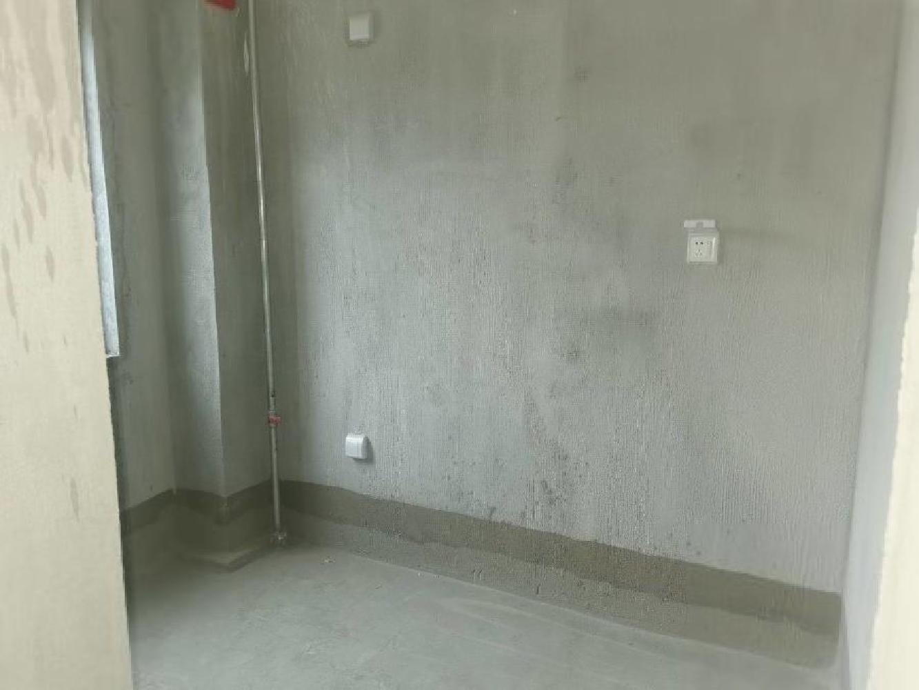 华芳国际中间 小高层 三开间朝南 南北通透 有钥匙随时看