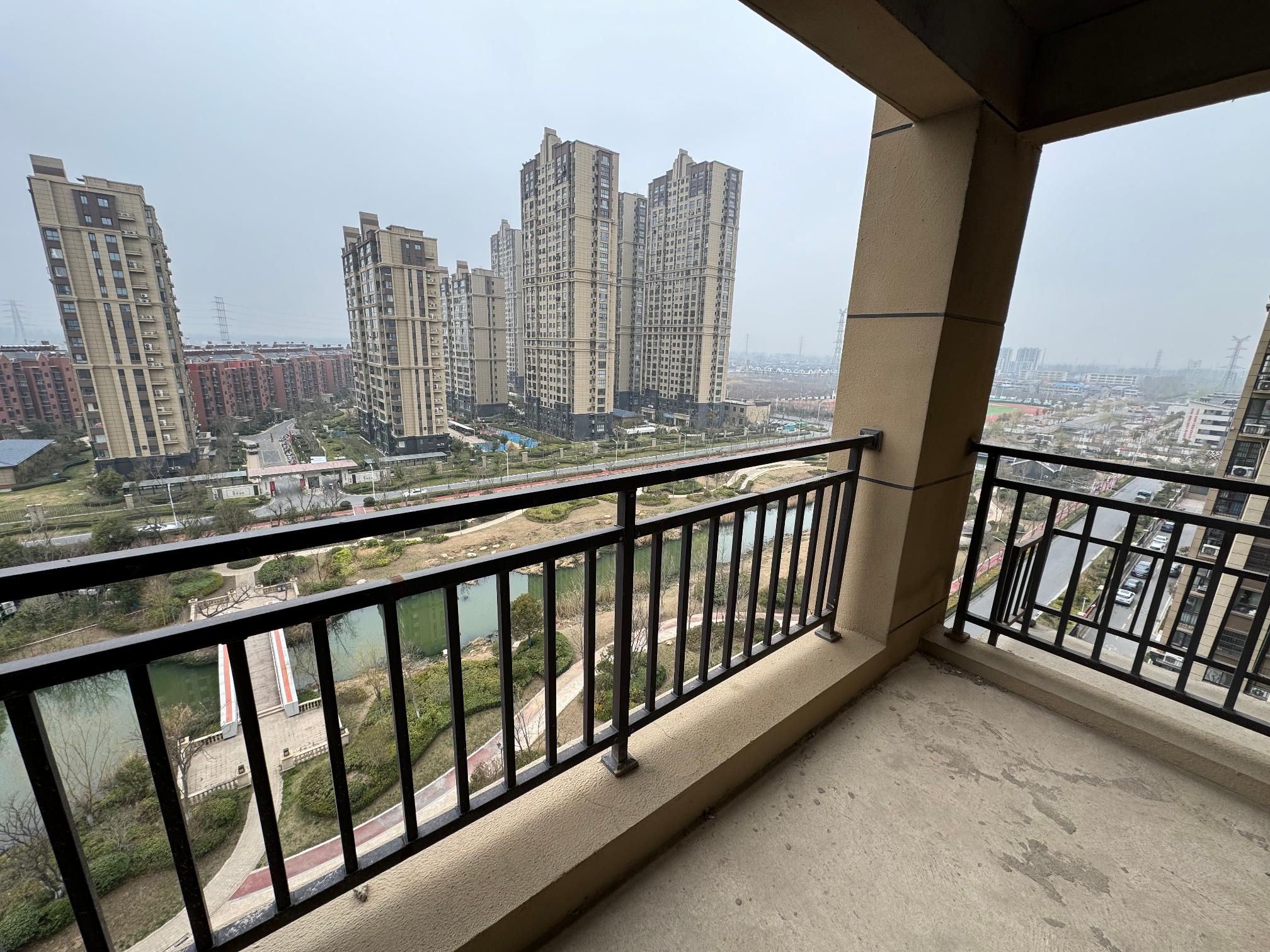 诚意出售 悦府11楼 边户 采光无任何遮挡 带自行车库