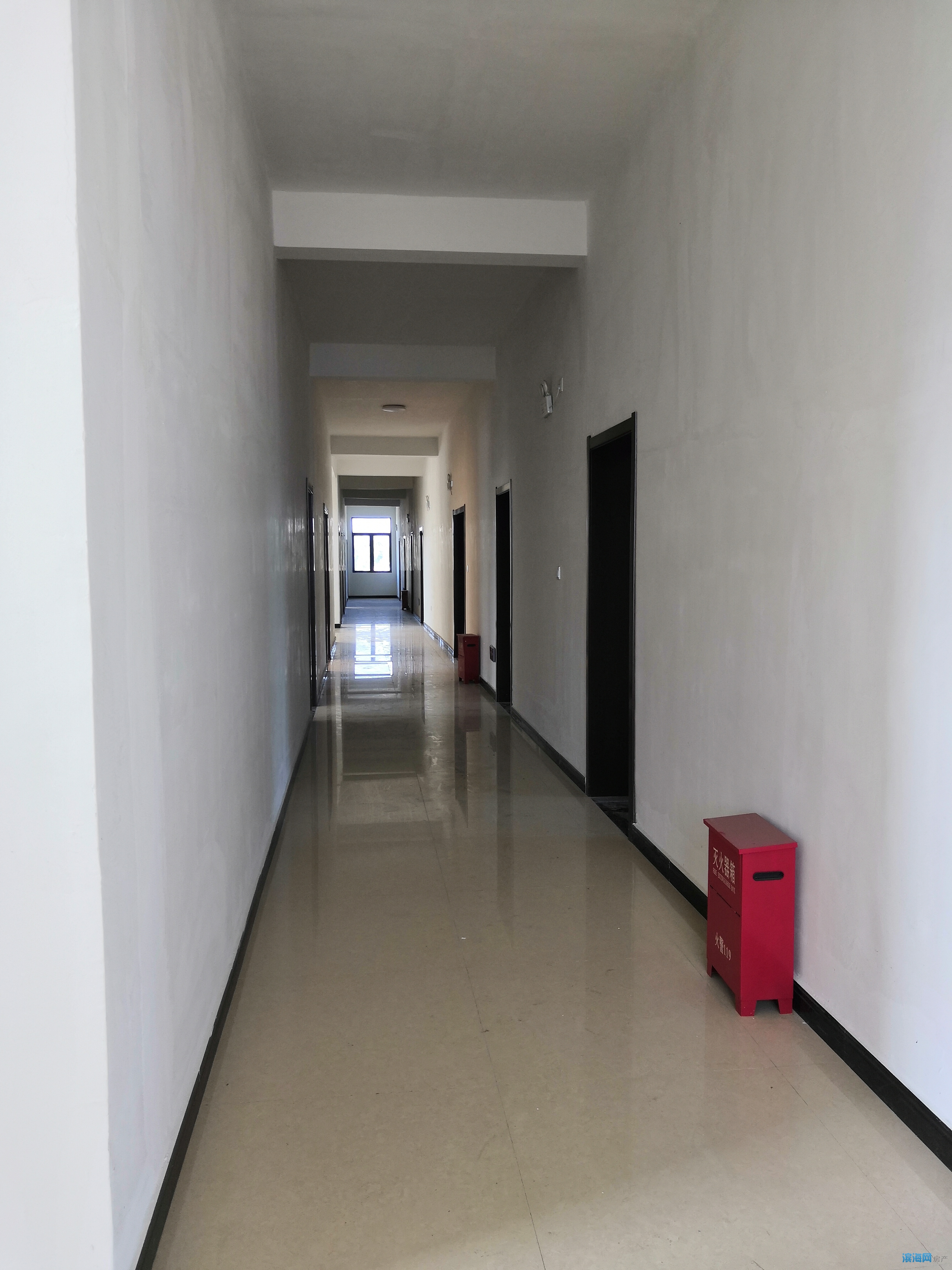 新建办公楼，S327南侧，永宁路西侧，交通便利，场地宽畅，办公好场所
