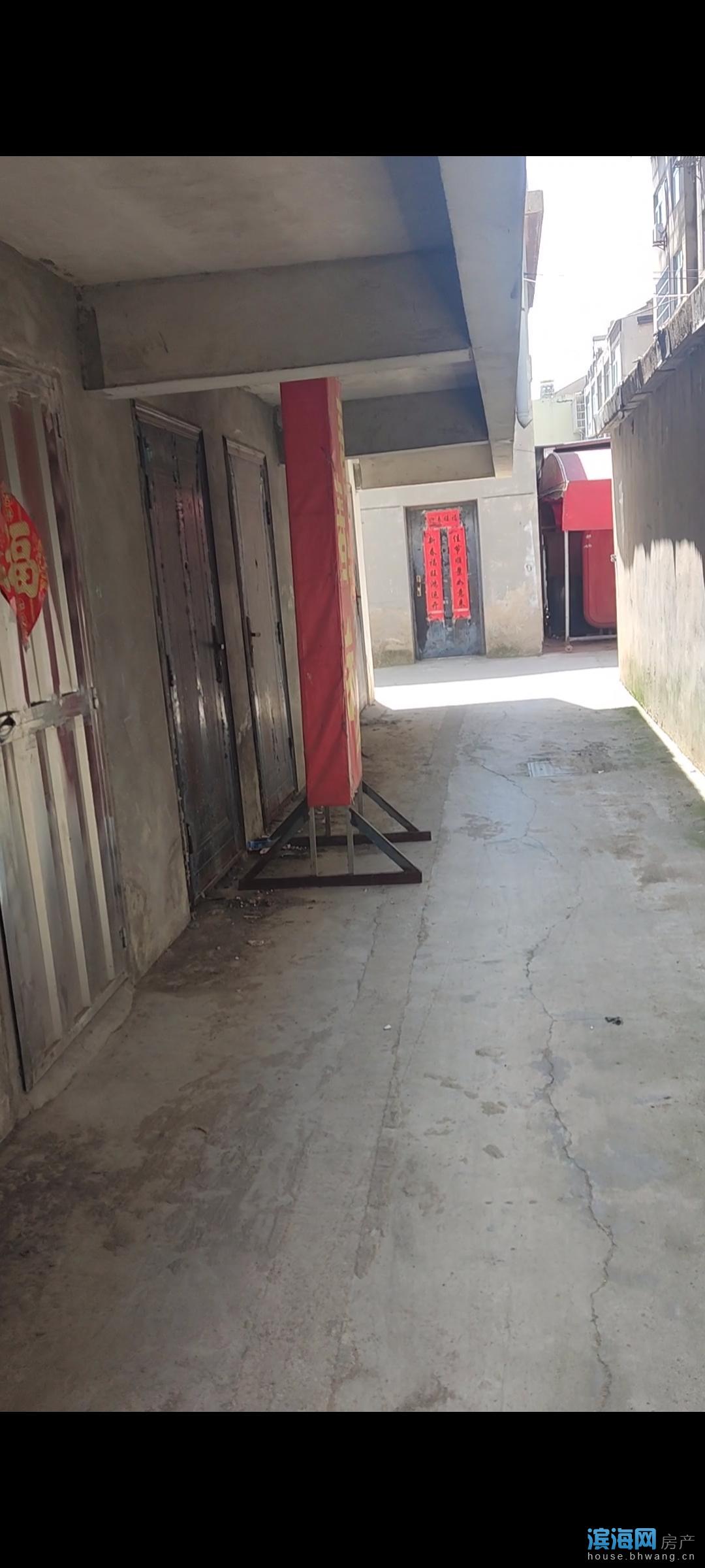 出租仓库，四季红菜场楼上，150平米，1200元/年